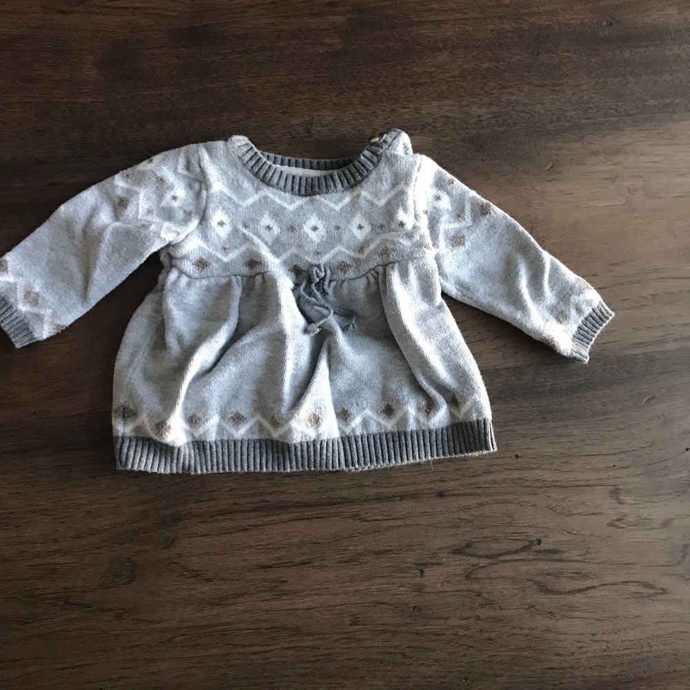 Carter’s gray sweater in size 6 mos